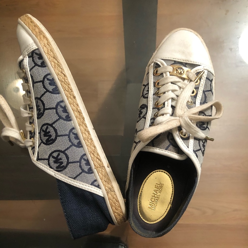 NAVY BLUE & WHITE MICHEAL KORS SNEAKERS